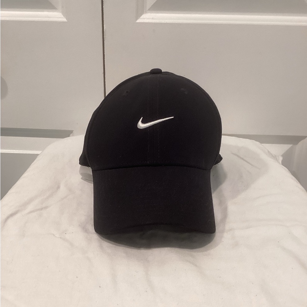 Nike Black Dri Fit SnapBack cap Size Medium/Large
